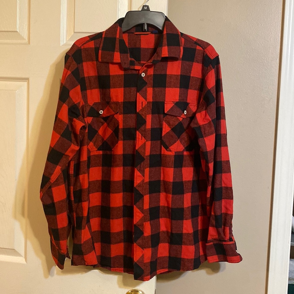 Design in Italy Men’s size L red & black plaid top